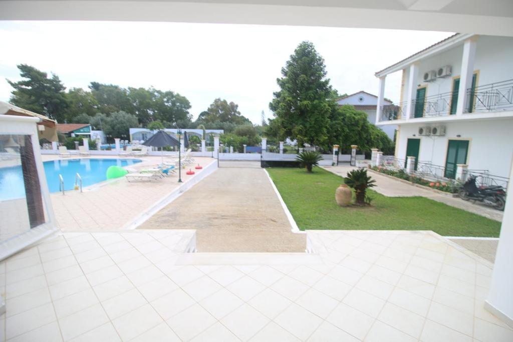 Umbrella Beach Apartments Kavos Exterior photo